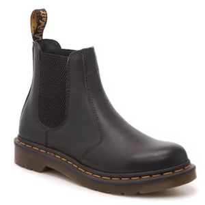 Like new Doc Dr. marten 2976 Chelsea boots men size US 6 Womens US size 7